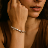 Aurembiaix™ | Pulsera de Dijes Huella y Hueso en Plata