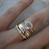 Anillo de oro vintage con circonita cúbica
