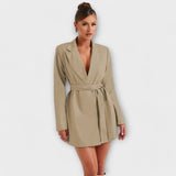 Vestido blazer con escote de pico