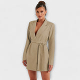 Vestido blazer con escote de pico