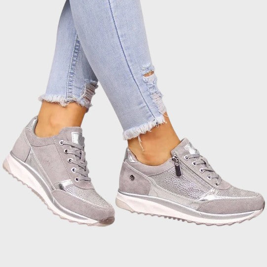 Kristýna | Zapatillas de ante con pedrería decorativa