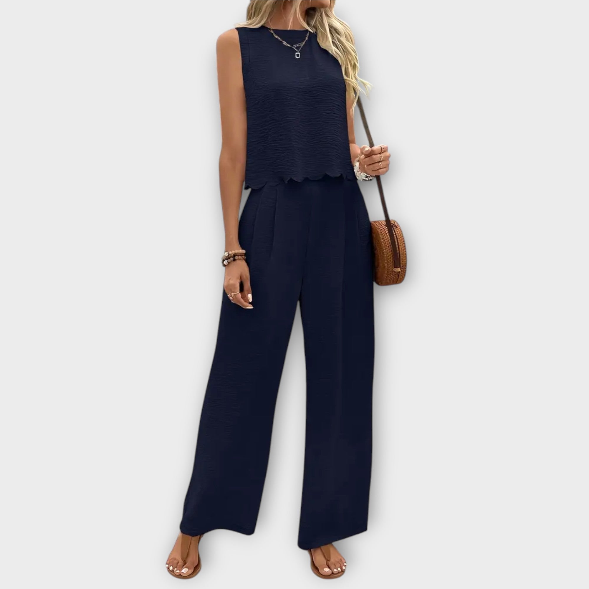 Valeria - Chaleco con pétalos y pantalones largos