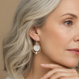 Elegantes pendientes de oro y plata con perlas