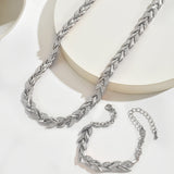 Collar y pulsera hechos a mano con forma de cola de pez.