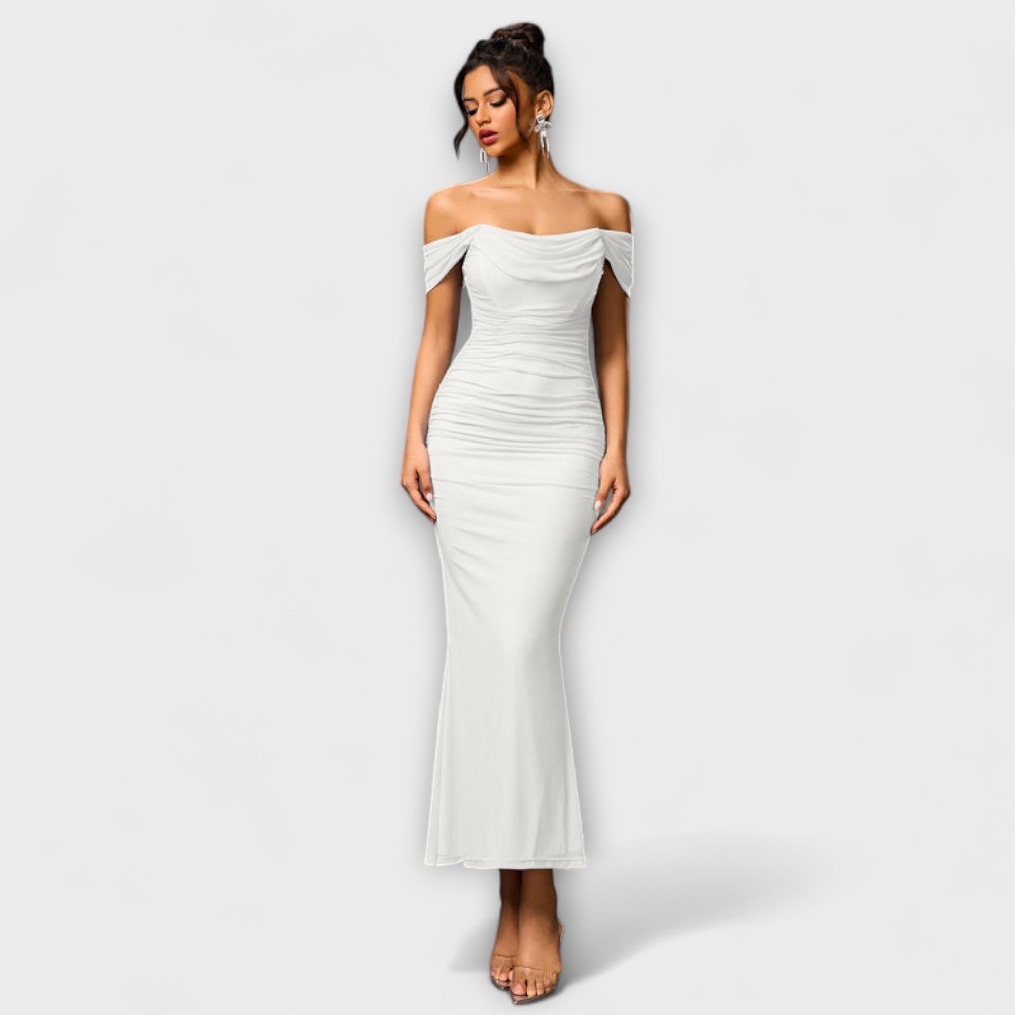 Ione - Vestido ajustado fruncido con hombros descubiertos