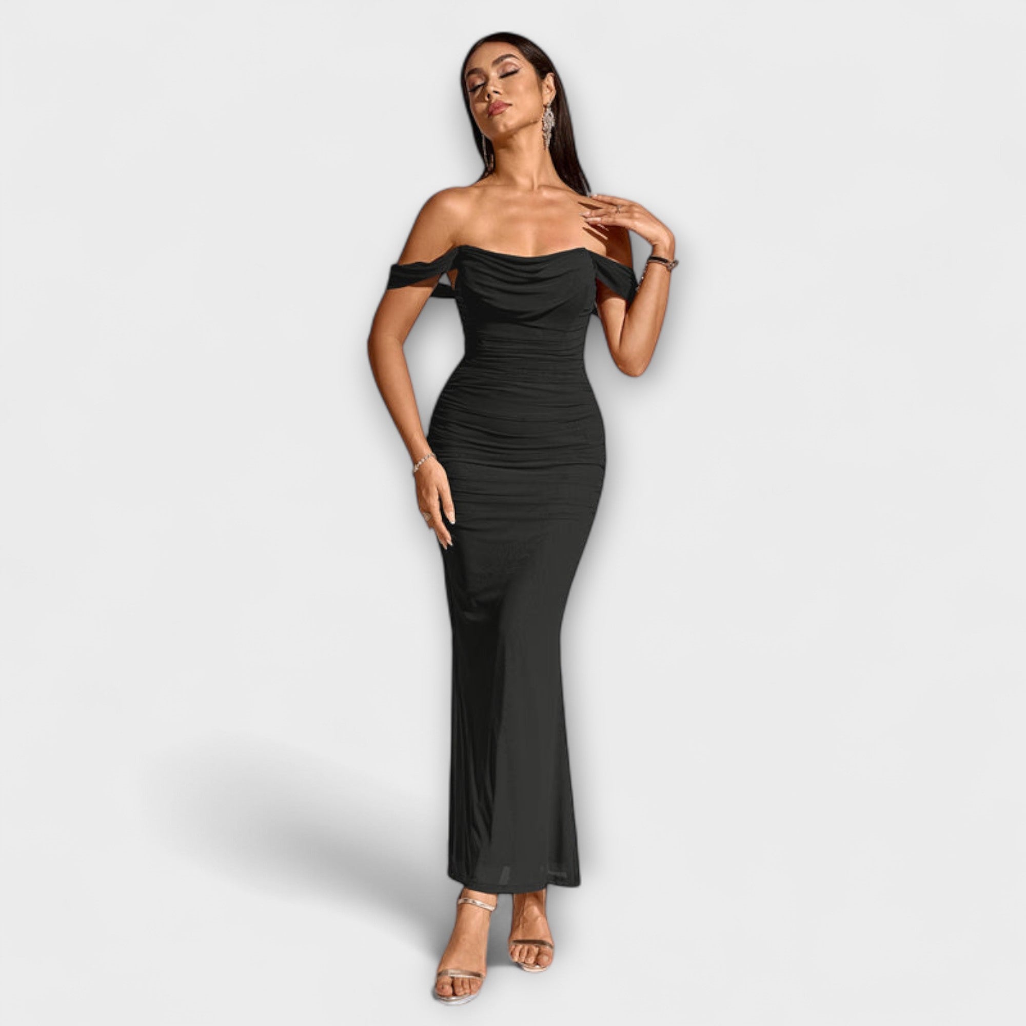 Ione - Vestido ajustado fruncido con hombros descubiertos