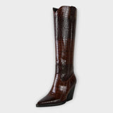 Zapatos con estampado de cocodrilo y tacón elegante
