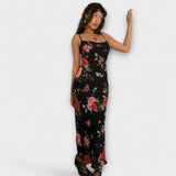 Vestido ajustado con estampado floral y tirantes