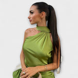 Maxivestido chic con hombros descubiertos y cuello halter