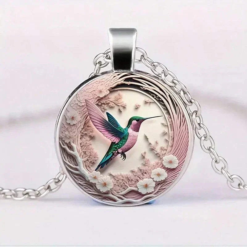 Lunéa™ | Collar con colgante de colibrí bajo cúpula de cristal