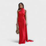 Maxivestido chic con hombros descubiertos y cuello halter