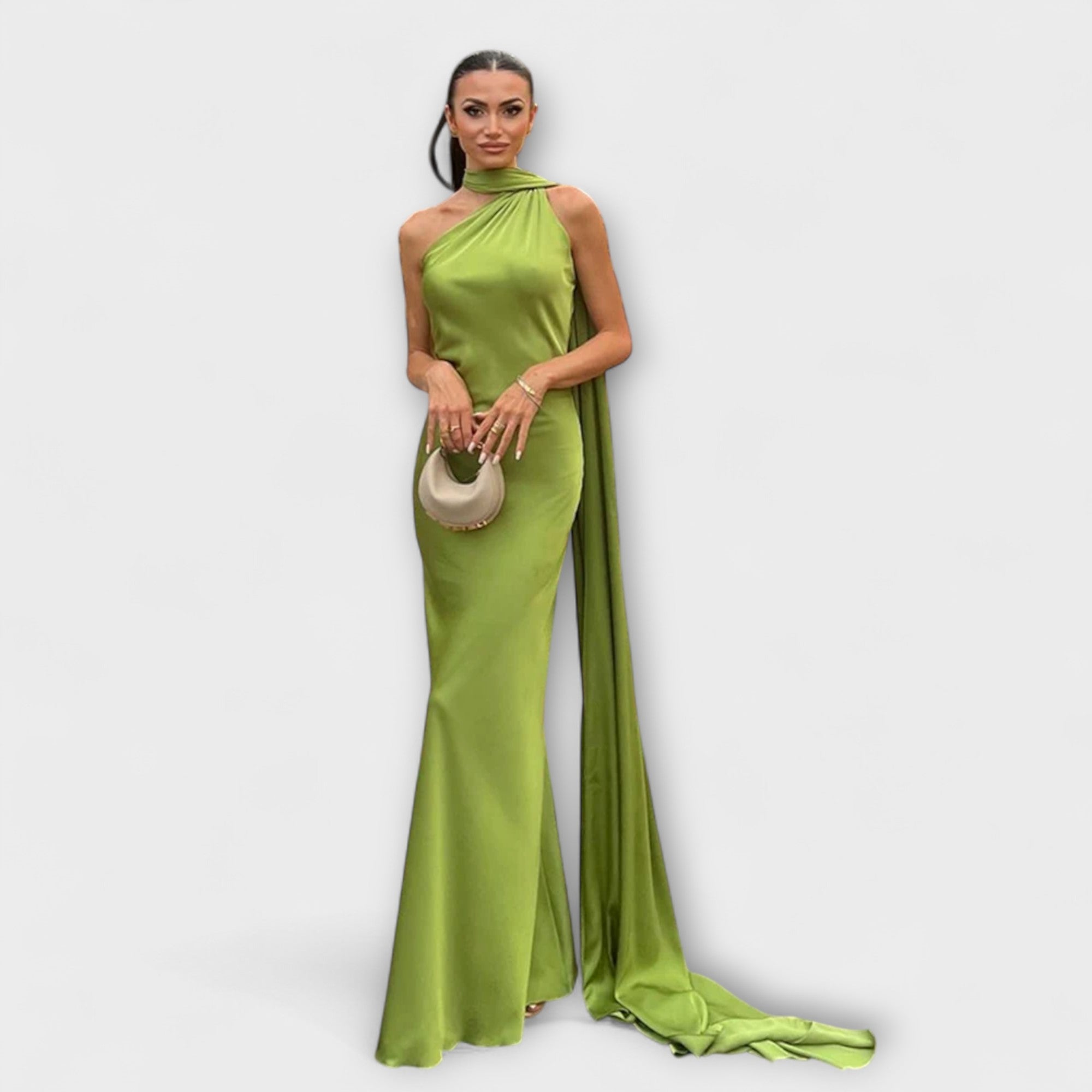 Maxivestido chic con hombros descubiertos y cuello halter