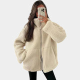 Petra – abrigo de peluche de mujer oversize con cremallera