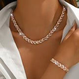 Collar y pulsera hechos a mano con forma de cola de pez.