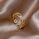 Anillo de oro con cristales
